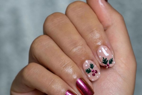 Holly Berry Christmas Nail Art 1