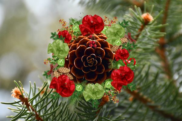 Pinecone Wreath with Cinnamon Sticks